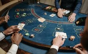 Bandar Poker table layout and card dealing Bandar Poker table layout and card dealing